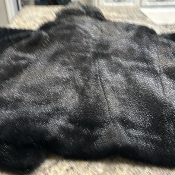 Jones New York size medium faux fur coat like new - Picture 5 of 6